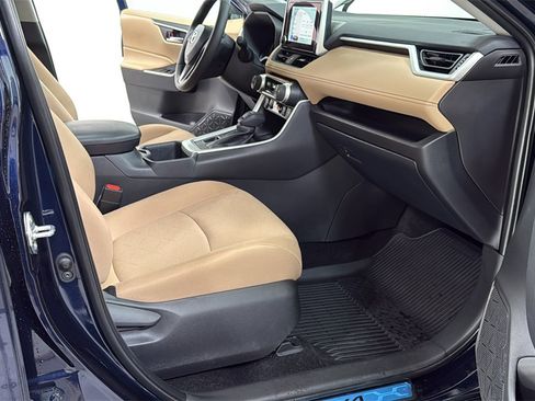 Certified 2025 Toyota RAV4 XLE image 18