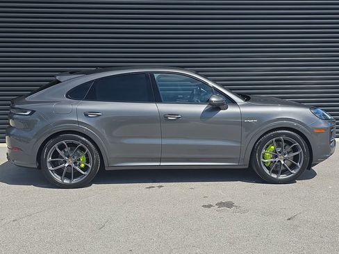 New 2026 Porsche Cayenne E-Hybrid Coupe image 8