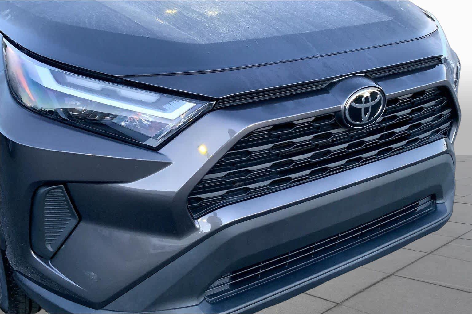 Used 2023 Toyota RAV4 XLE AWD/4WD image 27