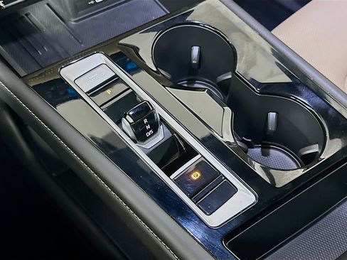 Used 2025 Volkswagen Atlas Cross Sport SE image 25