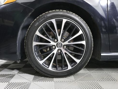 Used 2018 Toyota Camry SE FWD image 9