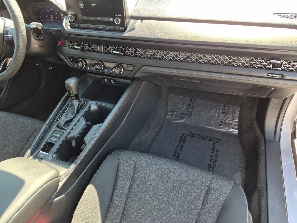 Used 2025 Honda Accord SE image 31