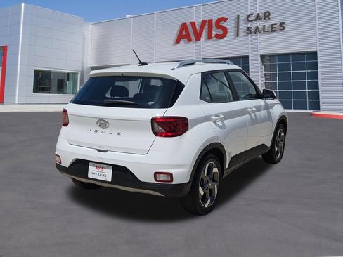 Used 2025 Hyundai Venue SEL FWD image 6