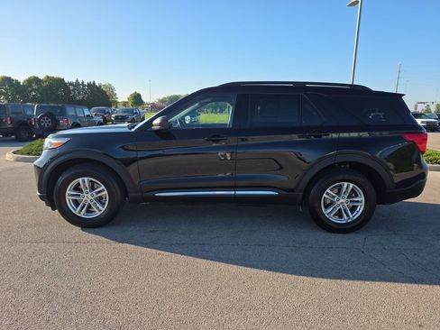 Used 2023 Ford Explorer XLT w/ Equipment Group 202A image 4