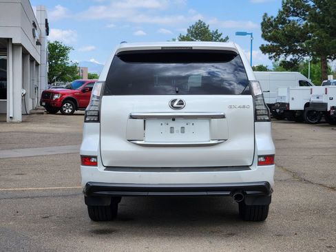 Used 2023 Lexus GX 460 Premium w/ Accessory Package AWD/4WD image 12