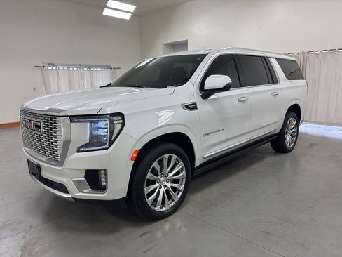 Used 2023 GMC Yukon XL Denali image 4