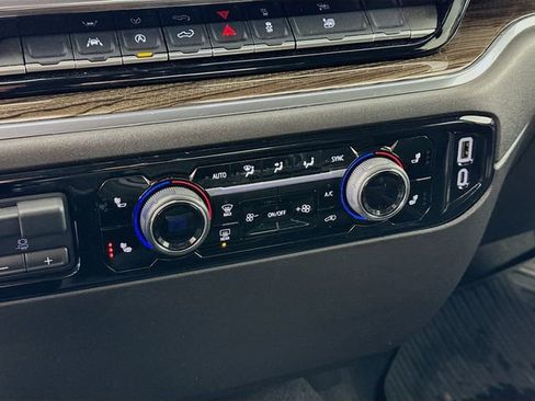 Used 2025 Chevrolet Silverado 1500 LT image 17