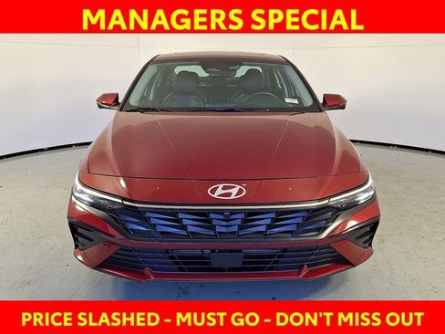 Certified 2024 Hyundai Elantra Limited image 3