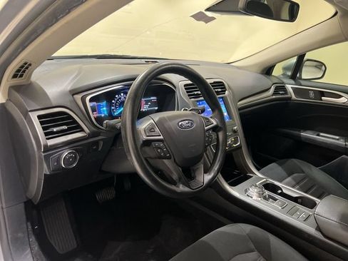 Used 2020 Ford Fusion SE FWD image 9
