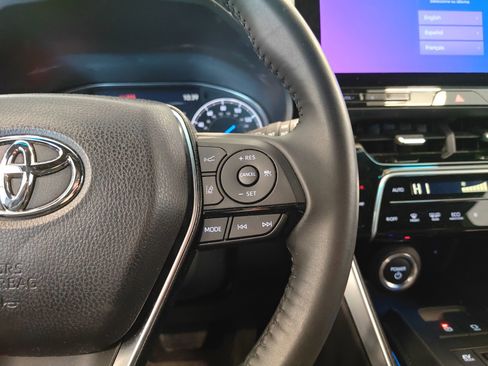 Used 2024 Toyota Venza XLE image 13