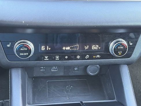 Used 2024 Mitsubishi Outlander SE image 16