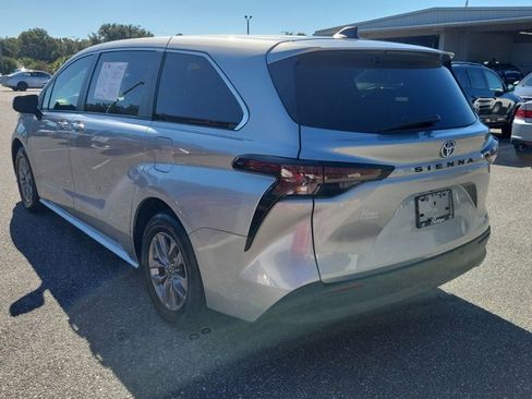 Used 2023 Toyota Sienna XLE image 6