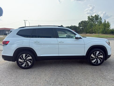 Used 2024 Volkswagen Atlas SE AWD/4WD image 14