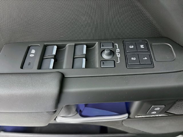 New 2026 Land Rover Defender 110 X-Dynamic SE AWD/4WD image 19