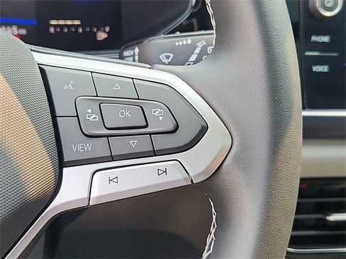 Certified 2022 Volkswagen Taos SE w/ Panoramic Sunroof Package image 23