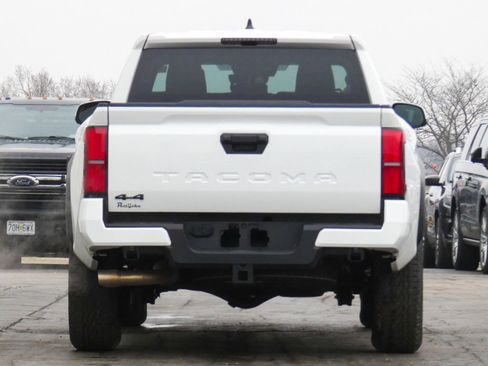 Used 2025 Toyota Tacoma TRD Off-Road image 4