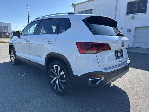 Used 2023 Volkswagen Taos SE w/ Panoramic Sunroof Package AWD/4WD image 4
