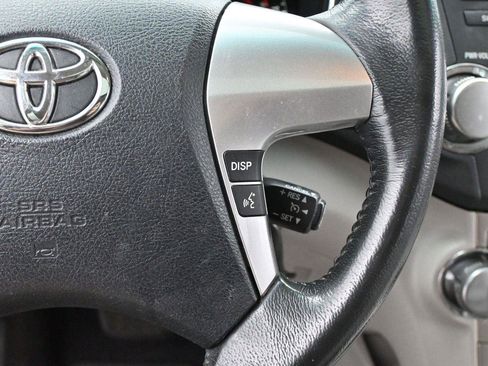 Used 2012 Toyota Highlander SE w/ Tow Pkg FWD image 16