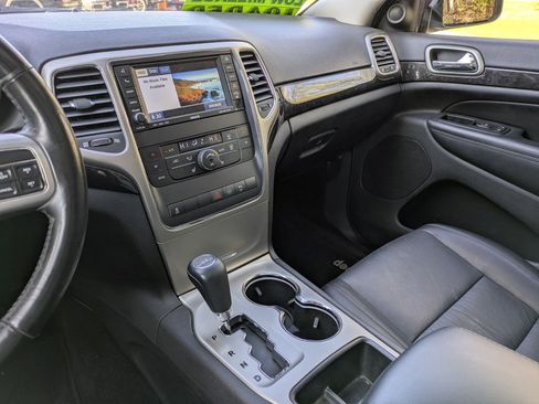 Used 2011 Jeep Grand Cherokee Laredo AWD/4WD image 19