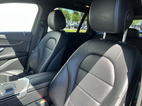 Used 2022 Mercedes-Benz GLC 300 4MATIC image 16