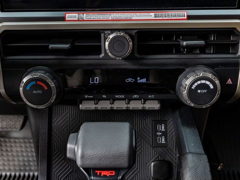 Used 2025 Toyota Tacoma TRD Off-Road image 27