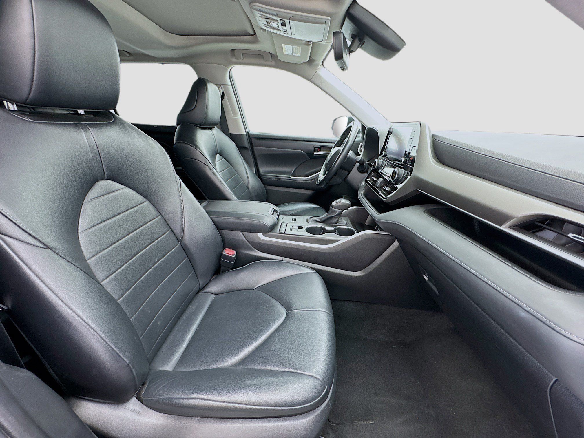 Used 2022 Toyota Highlander XLE FWD image 21