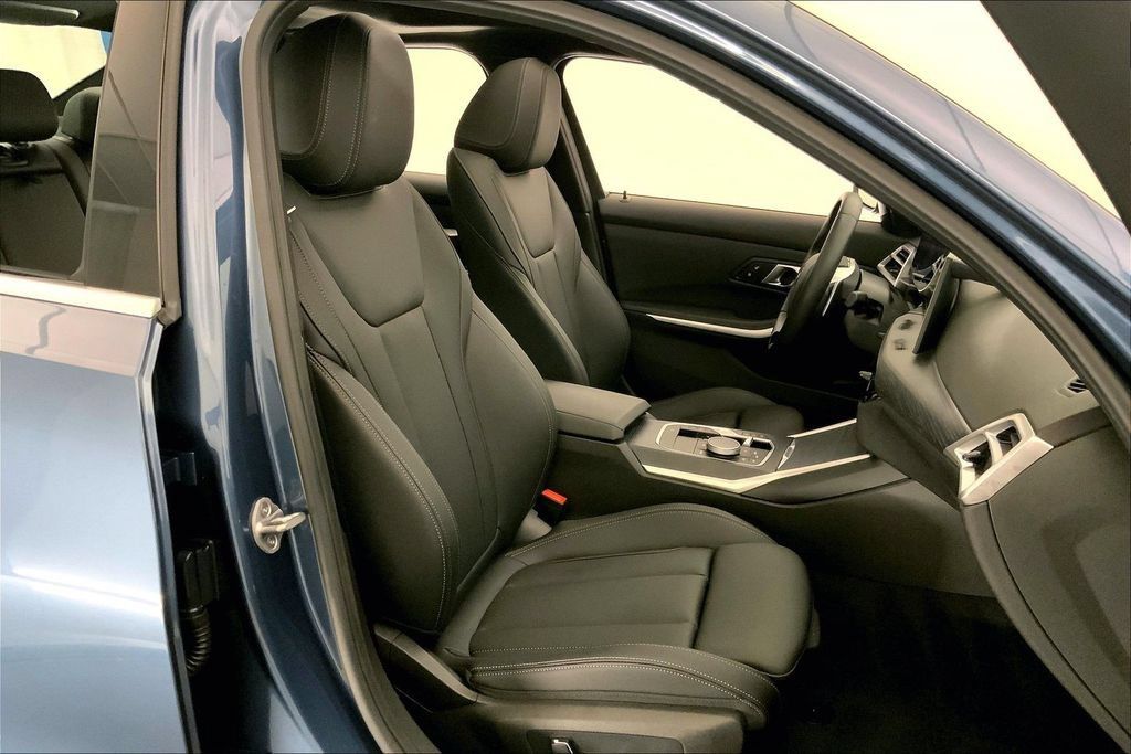 Certified 2025 BMW 330i Sedan RWD image 6