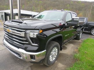 Used 2024 Chevrolet Silverado 2500 LTZ w/ LTZ Convenience Package AWD/4WD video 3
