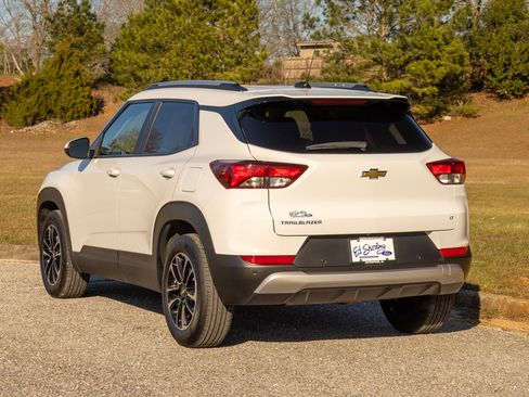 Used 2024 Chevrolet TrailBlazer LT w/ Convenience Package image 4