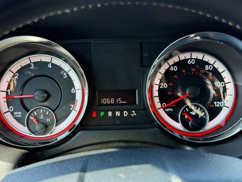 Used 2015 Dodge Grand Caravan SXT image 27