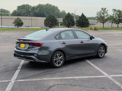 Certified 2023 Kia Forte LXS w/ LXS Technology Package FWD image 4