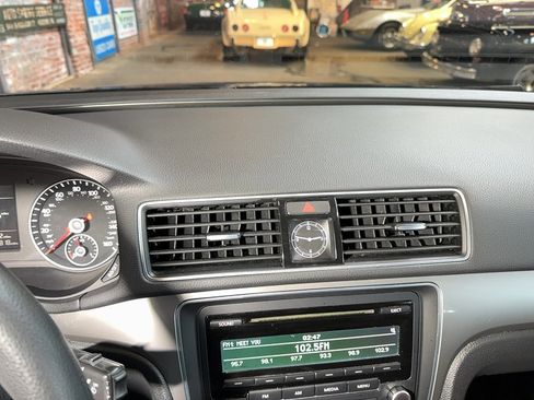 Used 2015 Volkswagen Passat 1.8T S image 21