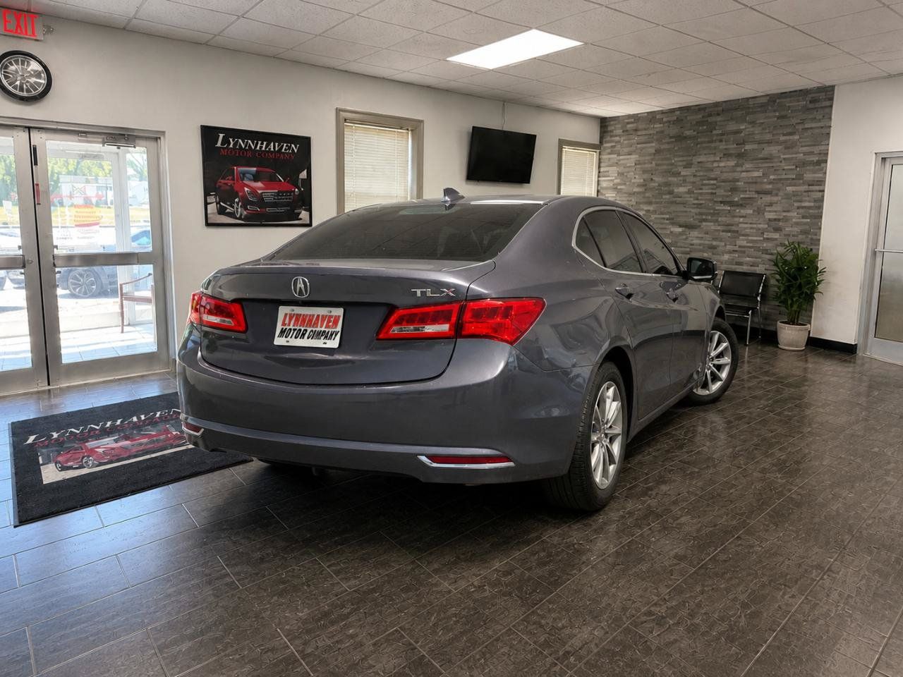 Used 2018 Acura TLX FWD image 4