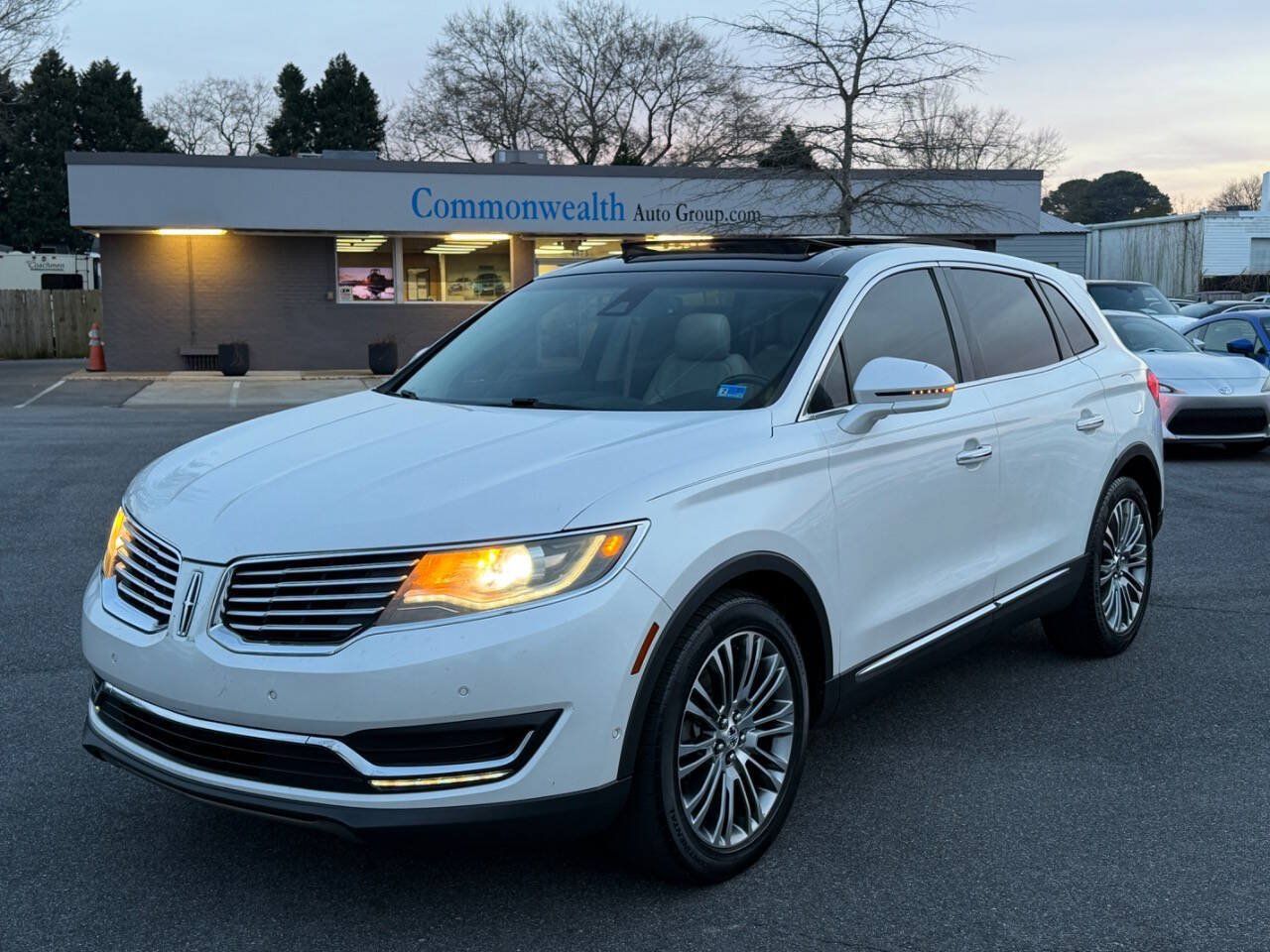 Used 2016 Lincoln MKX Reserve w/ Technology Package FWD image 8