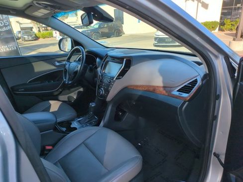 Used 2017 Hyundai Santa Fe Limited image 22
