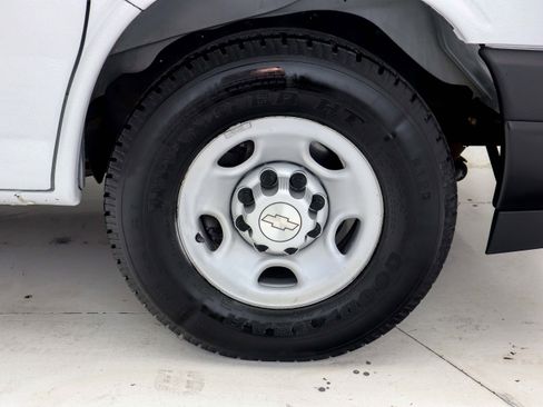 Used 2018 Chevrolet Express 3500 w/ Cold Climate Package RWD image 30