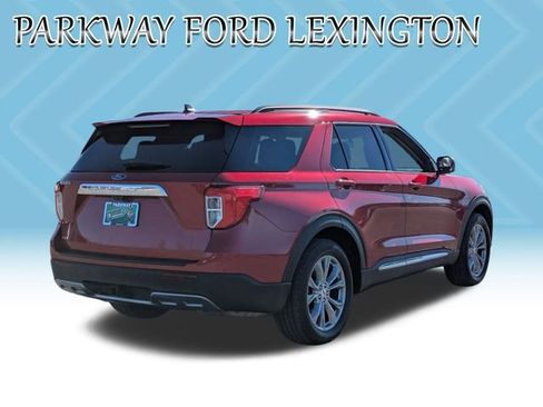 Used 2022 Ford Explorer XLT w/ Equipment Group 202A image 5