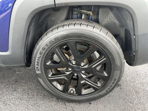 Used 2018 Jeep Renegade Altitude AWD/4WD image 7