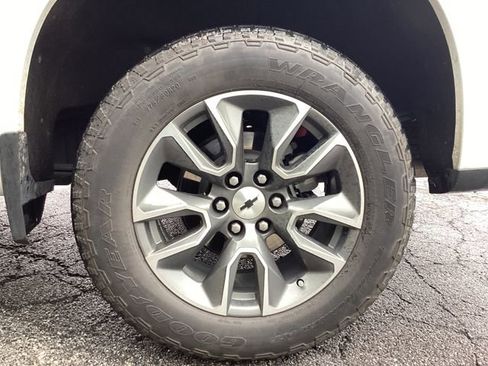 Used 2023 Chevrolet Silverado 1500 RST AWD/4WD image 9