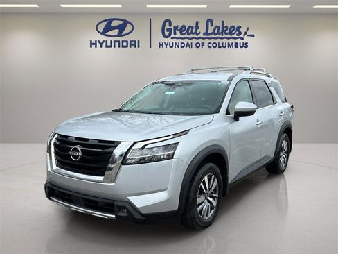 Used 2022 Nissan Pathfinder SL image 1