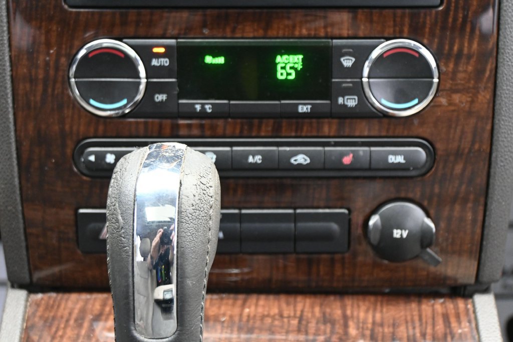 Used 2008 Ford Taurus Limited FWD image 23
