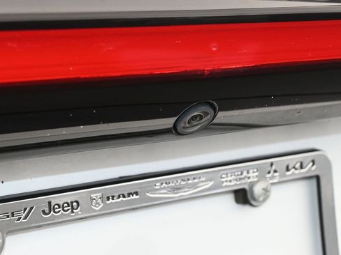 Used 2023 Chrysler Pacifica Touring-L image 35