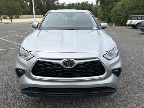 Certified 2025 Toyota Highlander LE FWD image 6