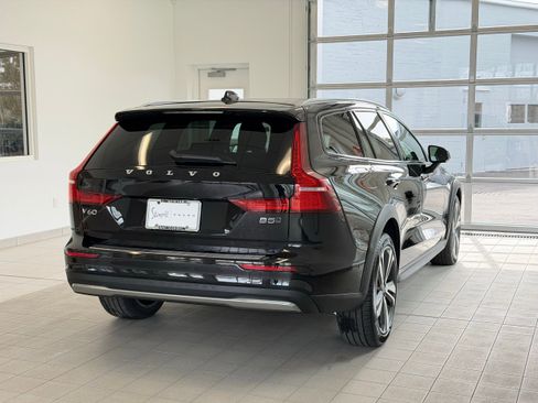 Used 2024 Volvo V60 B5 Cross Country Plus w/ Protection Package Premier image 6