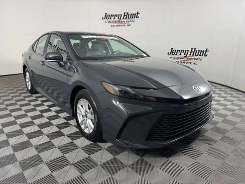 Used 2025 Toyota Camry LE FWD image 5