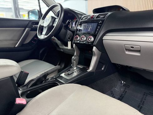 Used 2016 Subaru Forester 2.5i Limited AWD/4WD image 6