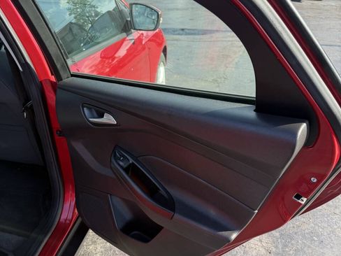 Used 2012 Ford Focus SE FWD image 21