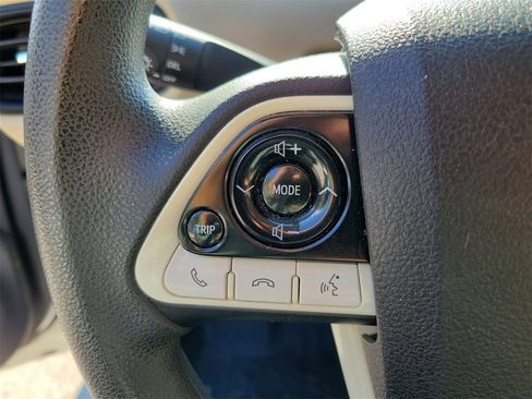 Used 2018 Toyota Prius Four image 19