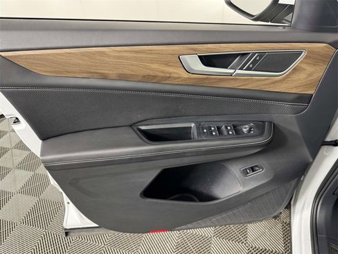 Used 2024 Volkswagen Atlas SE image 17