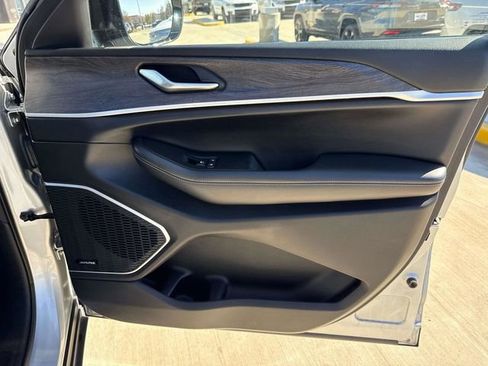 Used 2021 Jeep Grand Cherokee L Limited image 17